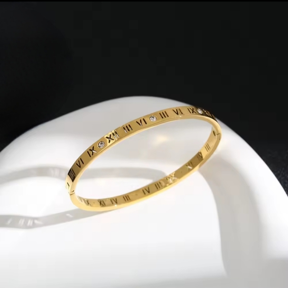 Roman Numeral Rhinestone Bracelet - Gold - Picture 1 of 2